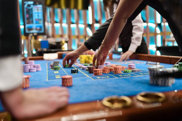 apkhijau live-dealer table interface on mobile device